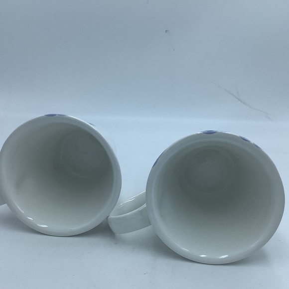 Two Pottery Barn Blue Flower Mugs - Picture 6 of 8